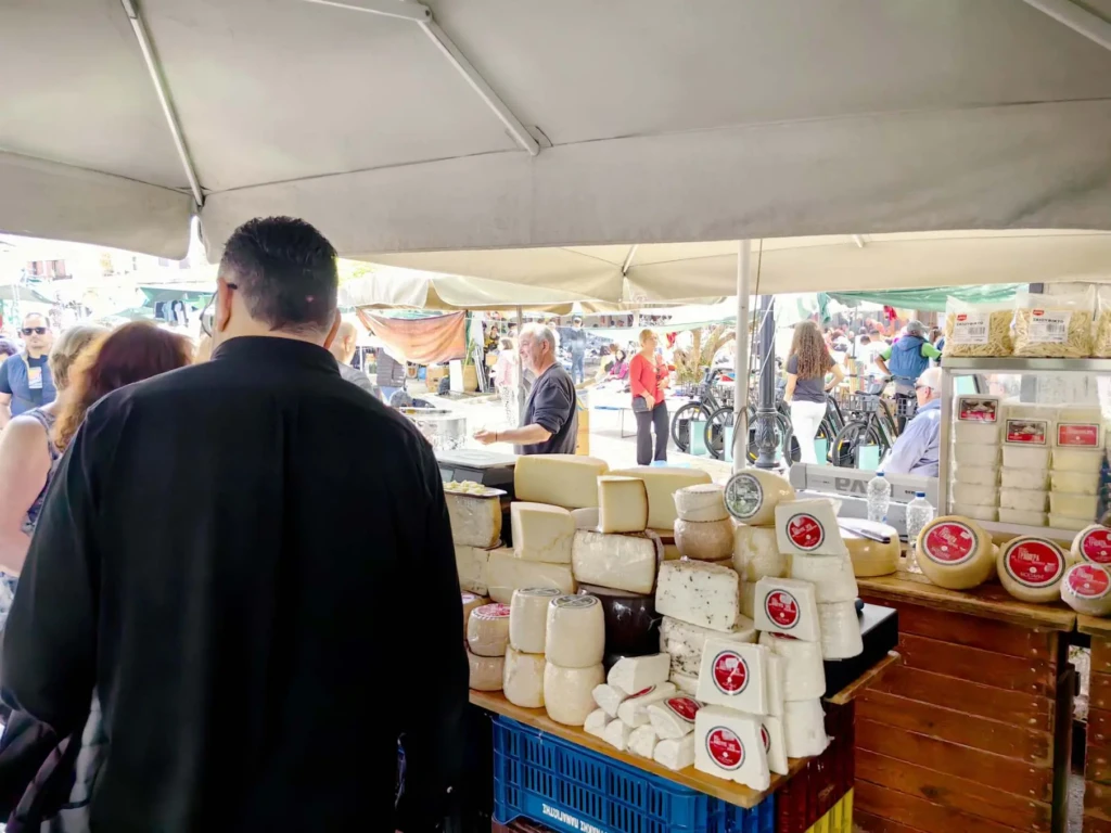 Holy Friday_traditional market at Voukolies