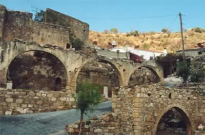 polyrinneia-akropolis03