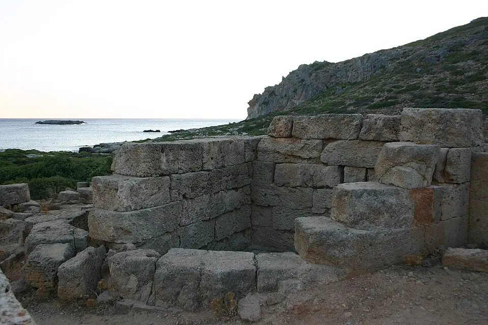 Phalasarna_Round_Tower_Sea