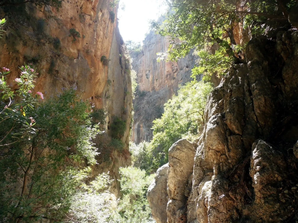 agia irini gorge cliffs